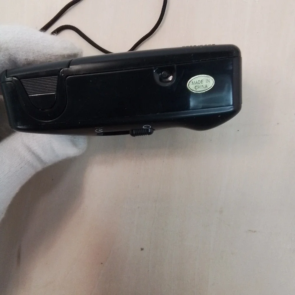 Black 35mm‎ Film Camera SC-911 with Built-in Flash Focus Free Strap